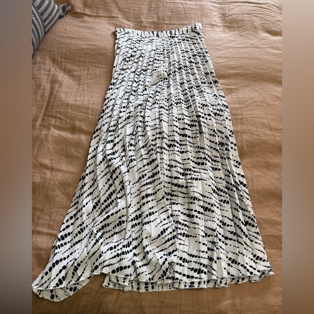 Zara Elegant Black and White pleated Women's midi Skirt - Picture 8 of 8
